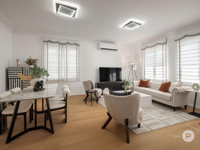 Large Stylish Home Located in Kelvin Grove