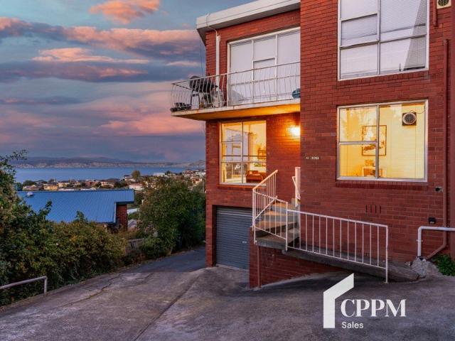 Large, Sunny Unit with Panoramic Water Views