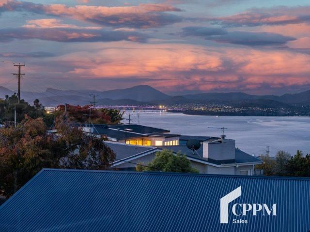 Large, Sunny Unit with Panoramic Water Views