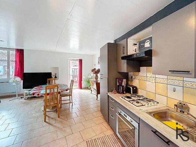 LARGENTIÈRE: une lumineuse maison de village en pierre de 7. 78m² Largentière