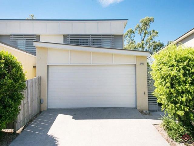Larger Than Your Average Townhouse with Air Conditioning in Every Bedroom, Courtyard + Garden + Pool Your Search Ends Here!