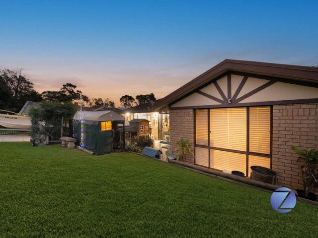 LARGER THAN LIFE HOME IN QUIET CUL DE SAC LOCALE !