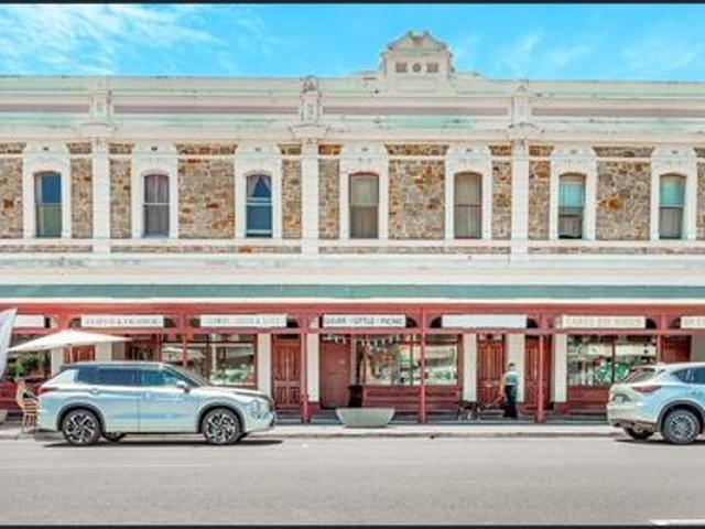 LARGS BAY SEASIDE V/LARGE 2 BR UPSTAIRS UNIT