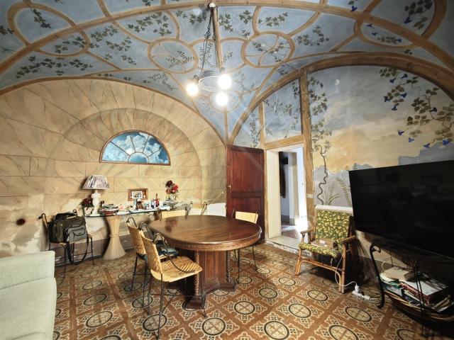 Lari: vendesi bellissima villa affrescata con giardino 700m² Lari