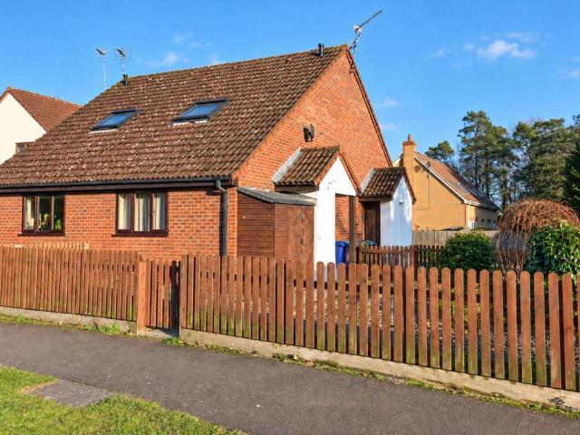 Lark Road, Mildenhall IP28 1 bed semi detached house to rent £800 pcm £185 pw