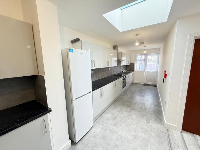 Larkfield Avenue, Harrow HA3, 2 bed flat to rent, £2,200 pcm | PrimeLocation