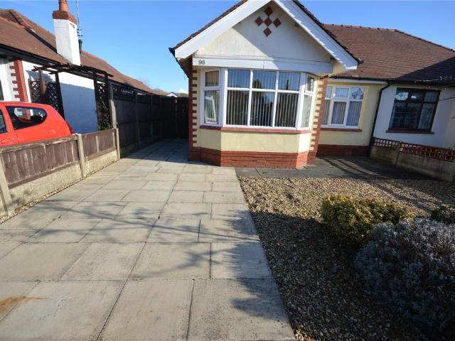 Larkfield Lane, Southport, PR9 2 bed bungalow to rent £1,000 pcm £231 pw