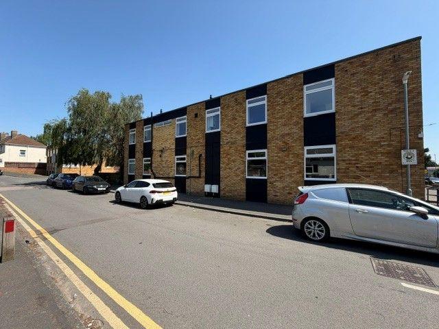 Larkfield Road, Aylesford ME20, 2 bed flat to rent, £1,300 pcm | PrimeLocation