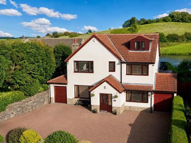 Larkfield Road, Rawdon, Leeds, LS19 6 bed detached house to rent £3,500 pcm £808 pw