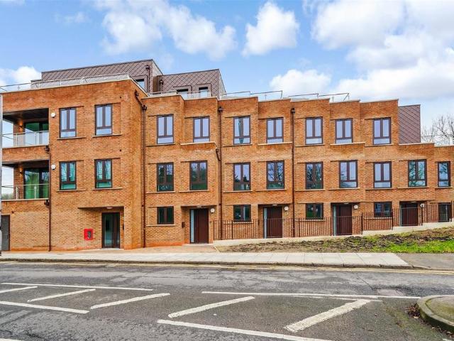 Larkshall Road, London, E4 7GL, United Kingdom | 2 bed apartment for rent #139474970 | Rentberry