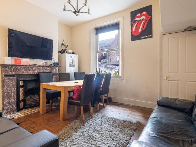 Larkspur Terrace, Newcastle Upon Tyne. 6 bed terraced house to rent £3,510 pcm £810 pw