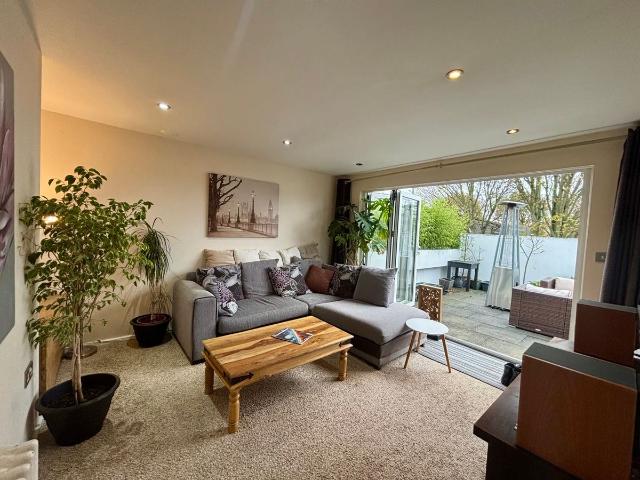 Larkspur Close, Essex RM15, 1 bed flat to rent, £1,395 pcm | PrimeLocation