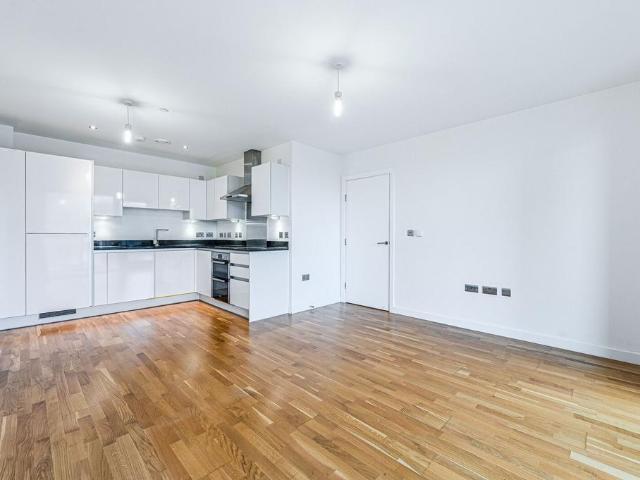 Larkwood Avenue, Lewisham, London, SE10 1 bed flat to rent £1,895 pcm £437 pw