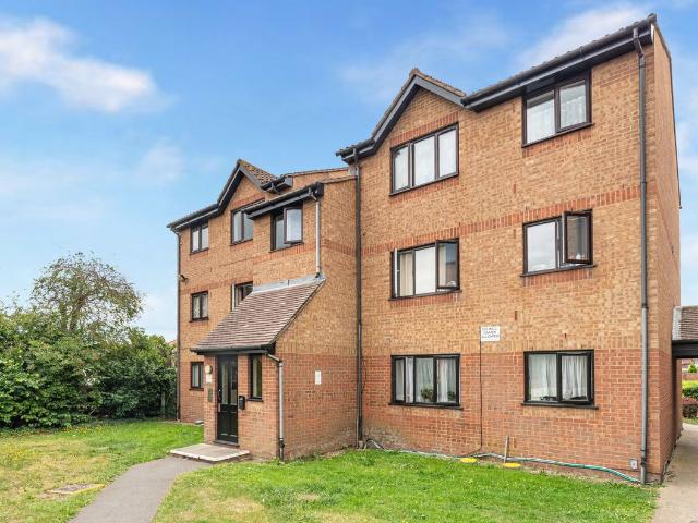 Larmans Road, Enfield EN3, Studio to rent, £1,200 pcm | PrimeLocation