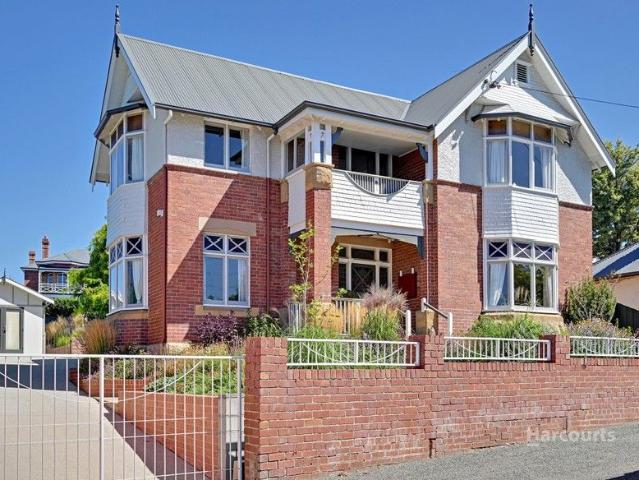 'Laroona' Luxurious home in the heart of Battery Point