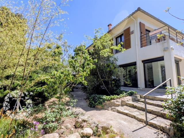 Laroque Des Albères Maison de caractère au cœur avec jardi. 170m² Laroque des Albères