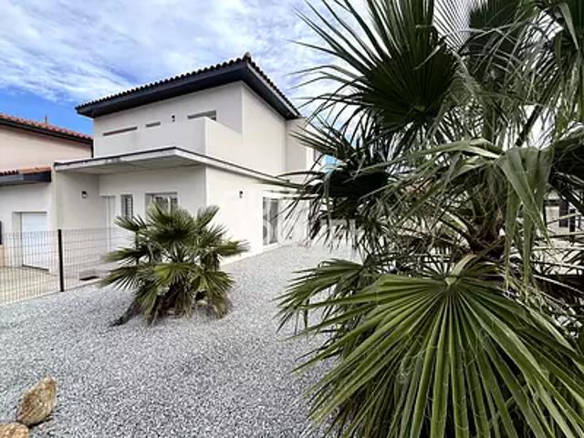 Laroque des Albères 66740 Achat / Vente maison 5 pièces t5 au dernier étage