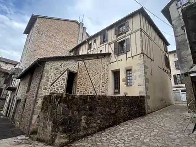 Laroquebrou 15150 Achat / Vente maison 7 pièces t7 au dernier étage terrasse