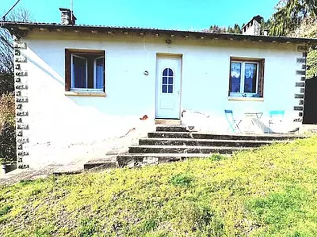 Laroquevieille 15250 Achat / Vente maison 2 pièces t2 au dernier étage terrasse