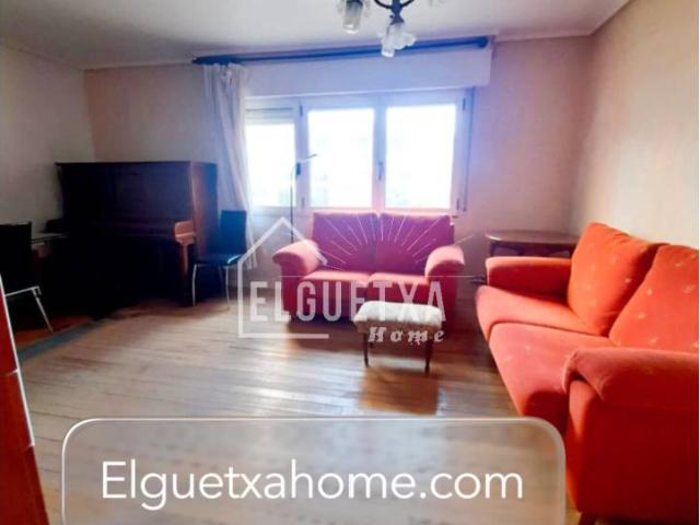 LARRABASTERRA, PISO EN VENTA EN ZONA CÉNTRICA, LUMINOSO Y AMPLIO