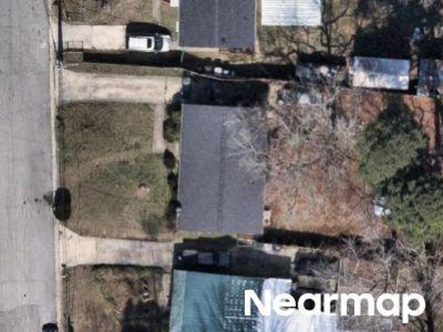 Larson St