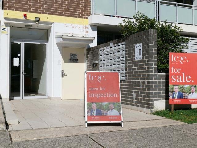 LAST OPEN HOUSE THIS WEEK! DO NOT MISS OUT! Ground Level Villa Style Apartment Modern Comfort, Prime Convenience