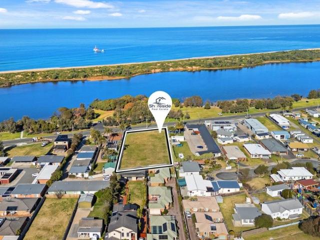 Last Prime Lot on Esplanade!