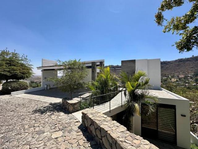 LAS CAÑADAS CASA EN VENTA CON ALBERCA Y ESPECTACULAR VISTA