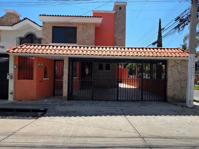 LAS ALAMEDAS PASEOS DEL SOL CASA EN RENTA