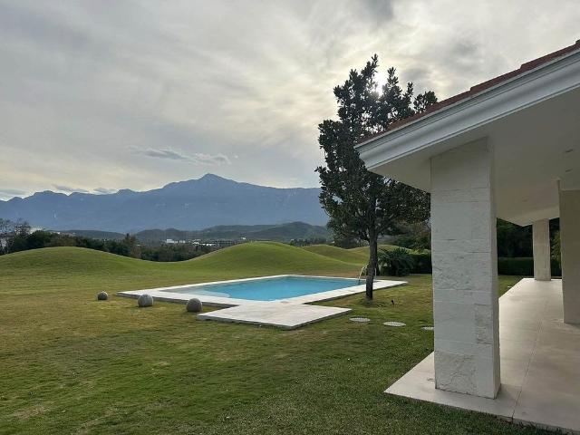 HERMOSA CASA EN RENTA EN EXCLUSIVO FRACC LAS MISIONES, SANTIAGO