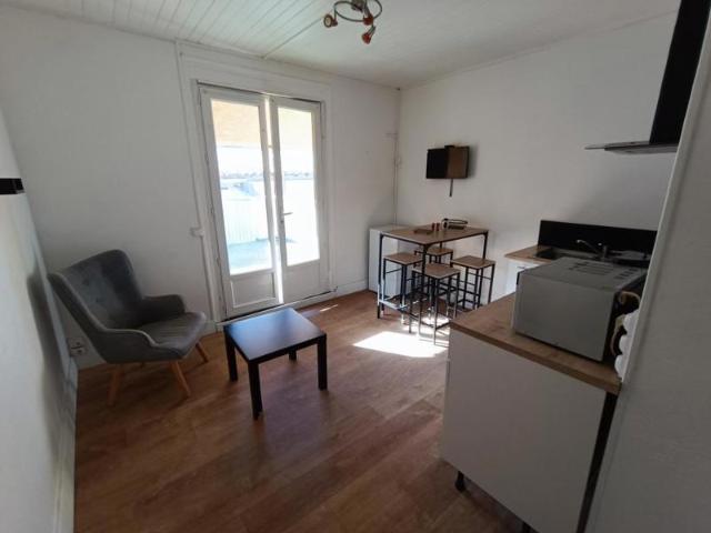 LASBORDES 11 T2 meublé avec terrasse