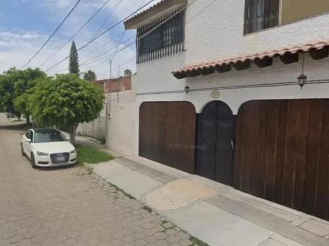 LASM06 ¡Gran oportunidad en León Moderno! Amplia residencia familiar en excelente estado