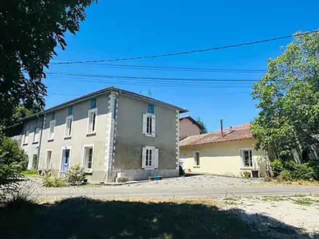 Lasserre 09230 Achat / Vente maison 12 pièces t12 au dernier étage terrasse