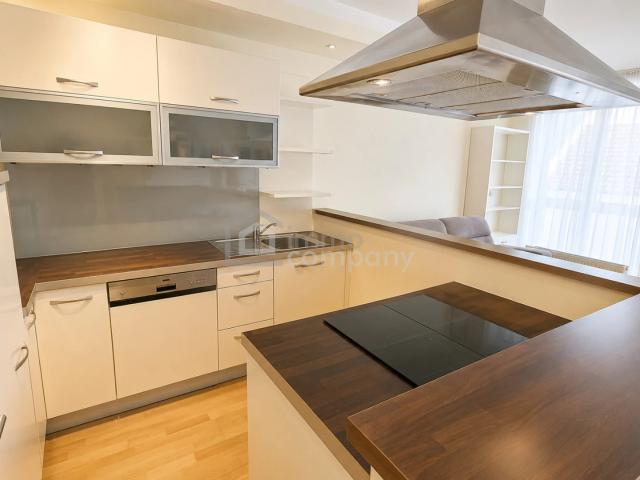 Lässige 3 Zimmer Wohnung mit 2x Wintergarten auf 2 Stockwerken zu vermieten!