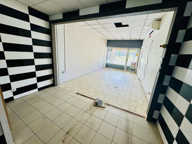 LATTES CENTRE MURS COMMERCIAUX 50M2 PLACE ARAGON FORTE VISIBILITE ET PASSAGE NATUREL IMPORTANT