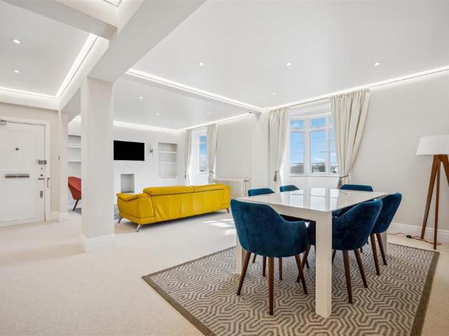 Latymer Court, Hammersmith Road. 3 bed house to rent £4,000 pcm £923 pw