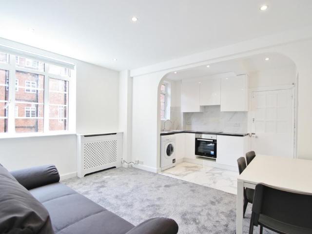 Latymer Court, Hammersmith Road. 1 bed flat to rent £2,200 pcm £508 pw