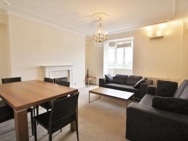Latymer Court, Hammersmith Road. 4 bed flat to rent £4,600 pcm £1,062 pw