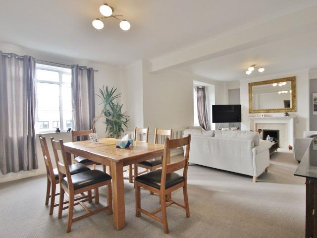 Latymer Court, Hammersmith Road, Hammersmith W6, 3 bed flat to rent, £4,000 pcm | PrimeLocation
