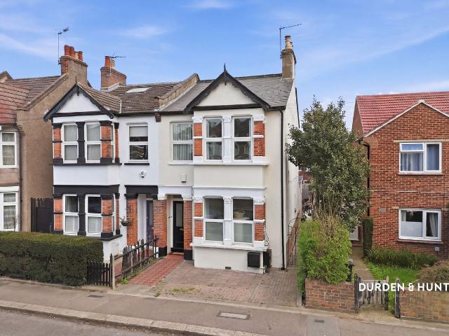 Latchett Road, Woodford E18, 1 bed flat to rent, £1,600 pcm | PrimeLocation