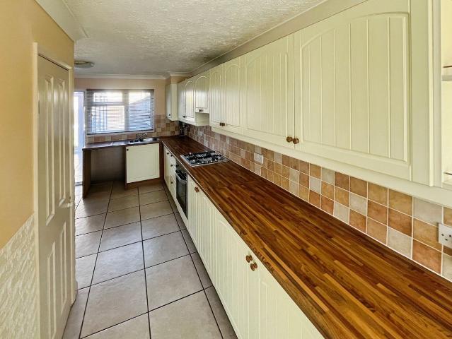 Latchetts Shaw, Basildon SS16, 3 bed property to rent, £1,750 pcm | PrimeLocation