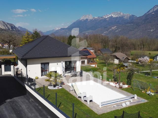 Lathuile, Maison 165 m2 avec piscine à 1 km du lac d’Annecy. 164m² Lathuile