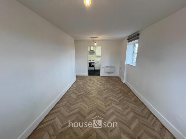 Latimer Court, 2 Latimer Road 2 bed flat to rent £1,050 pcm £242 pw
