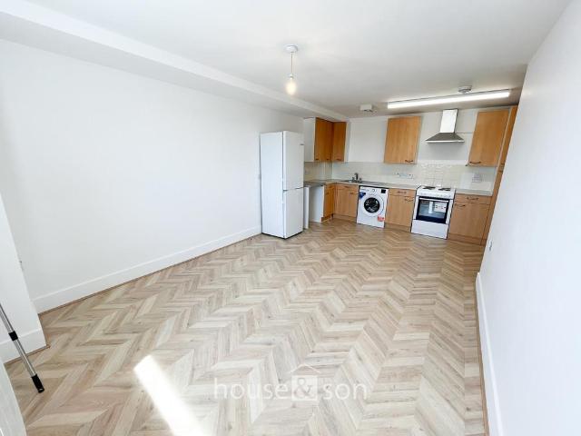 Latimer Road, 2 Latimer Road 2 bed flat to rent £1,050 pcm £242 pw