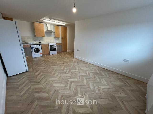 Latimer Road, Bournemouth 2 bed flat to rent £1,100 pcm £254 pw