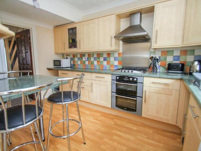 Latimer Road, Bournemouth BH9 4 bed terraced house to rent £2,500 pcm £577 pw