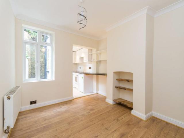 Latimer Road, Godalming, GU7