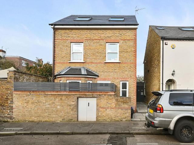 Latimer Road, Teddington TW11, 2 bed detached house to rent, £2,900 pcm | PrimeLocation