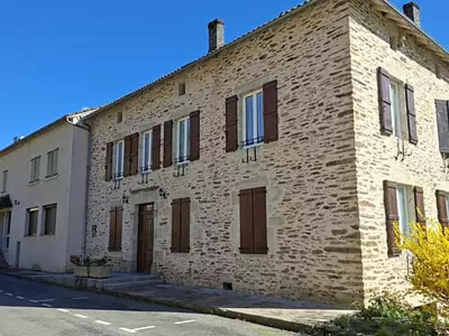 Latouille Lentillac 46400 Achat / Vente maison 25 pièces t25 au dernier étage terrasse