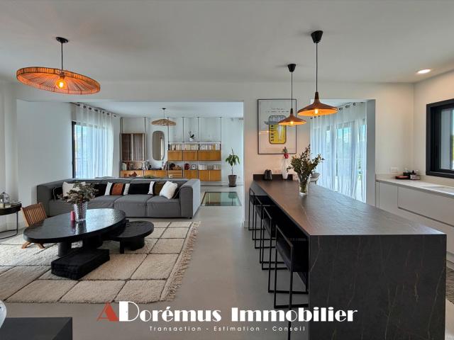 LATRESNE Villa contemporaine rénovée en 2022 | 5 chambres |. 236m² Latresne